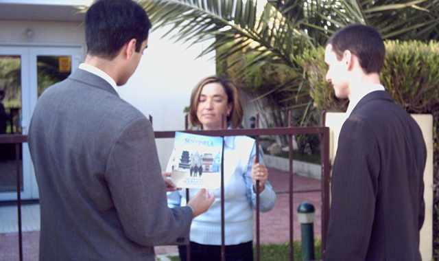 Il mondo oscuro dei Testimoni di Geova, setta che plagia le coscienze